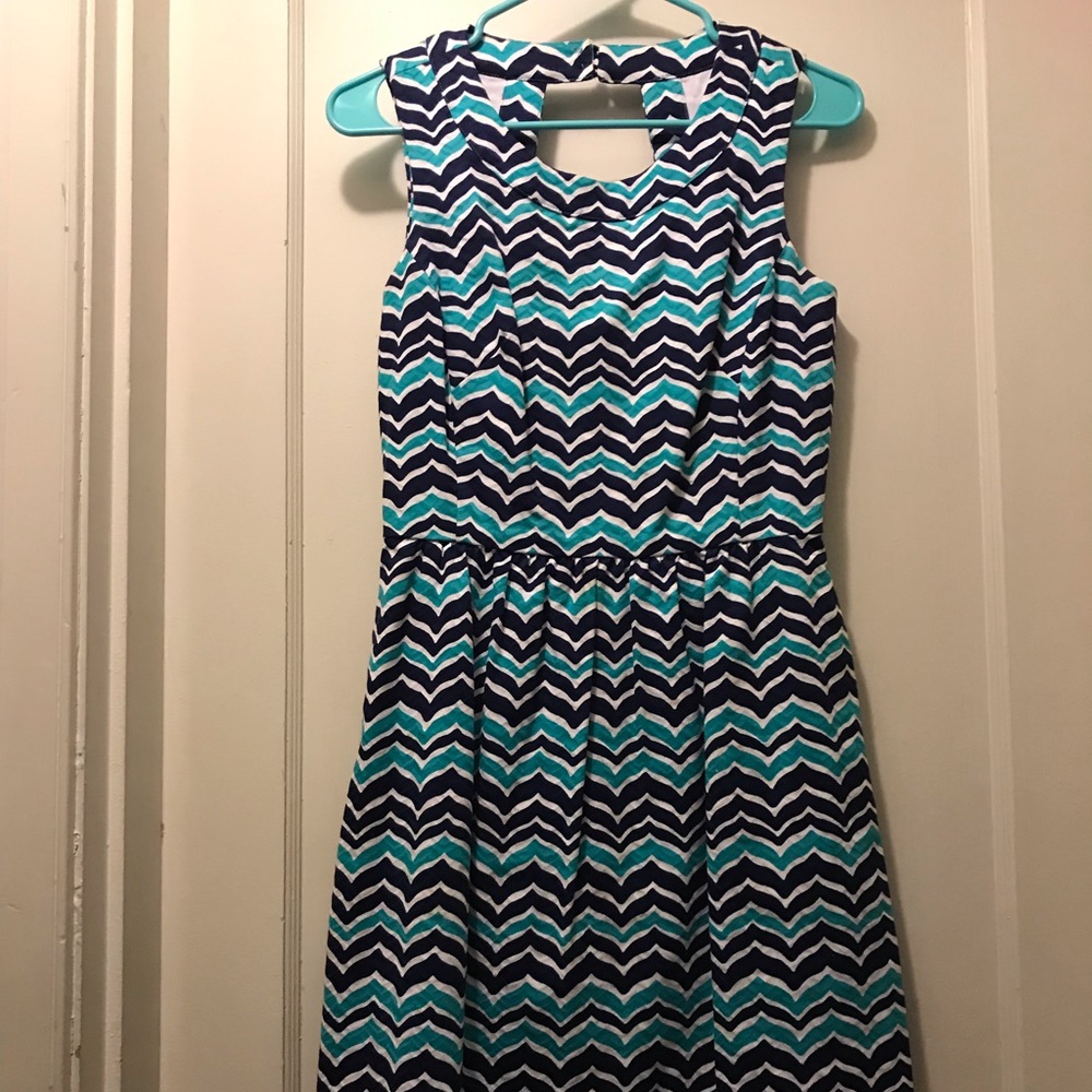 Vineyard Vines Blue chevron dress with pockets